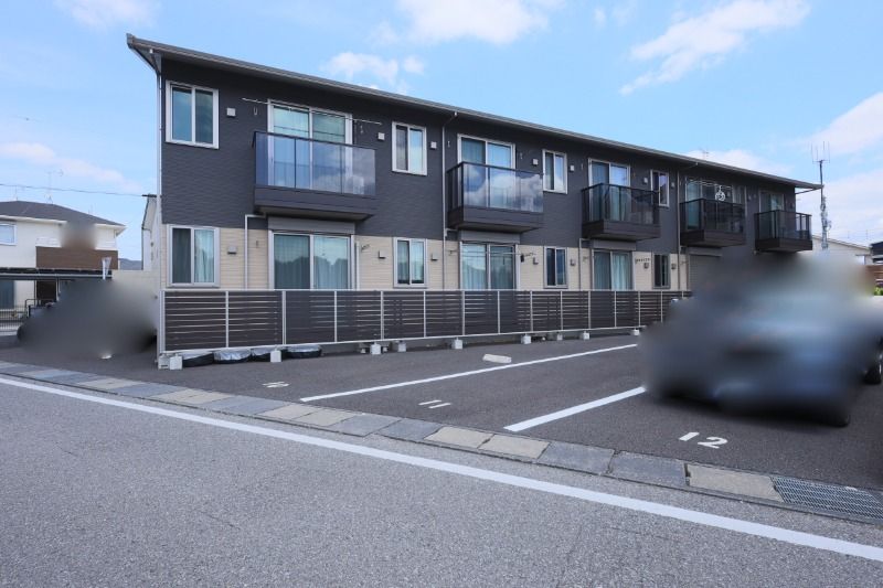 �Ȗ،��F�s�{�s�䂢�̓m�T���ڂ̃A�p�[�g�̌����O��