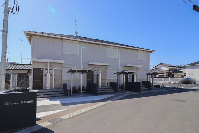 �Ȗ،��F�s�{�s����c���̃A�p�[�g�̌����O��