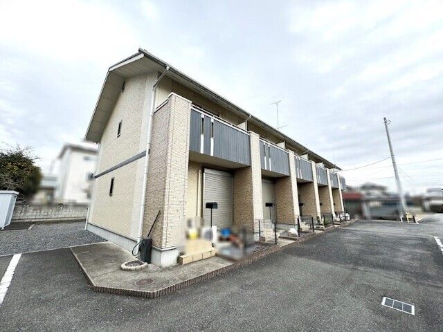 ��錧�}���s�ɍ��R�̃e���X�n�E�X�̌����O��